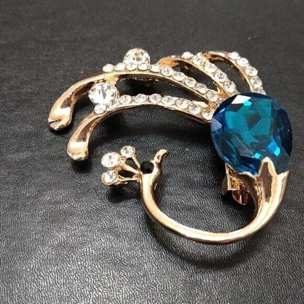 Gold tone peacock brooch blue rhinestone - Picture 5 of 8